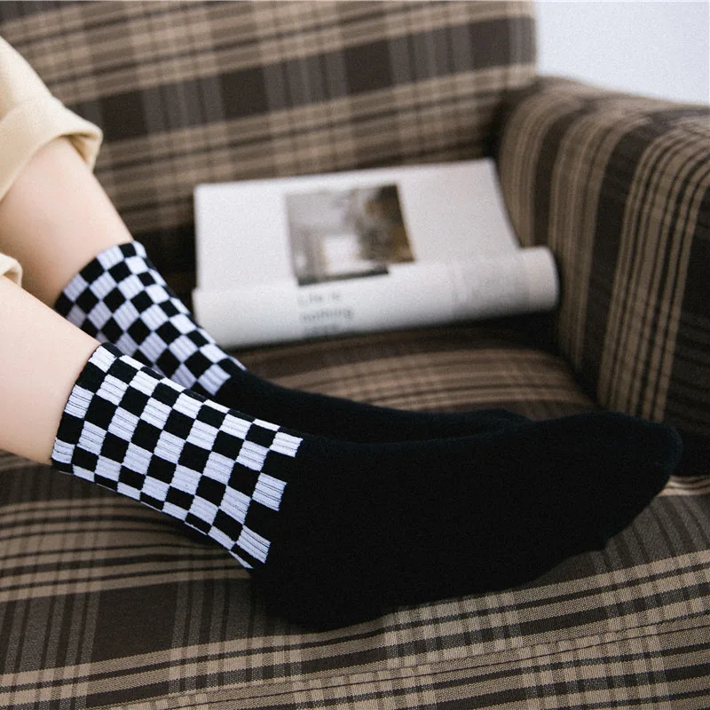 Женские носки для скейтборда с черно-белыми квадратами. Шикарные Harajuku шахматные носки для HipHop Sox, длинные носки Meias