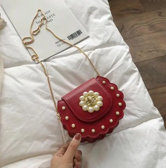Летняя новая седельная сумка высокого качества из искусственной кожи, женская дизайнерская сумка, сумка через плечо с жемчужным замком и цепочкой - Цвет: 16 CM Red