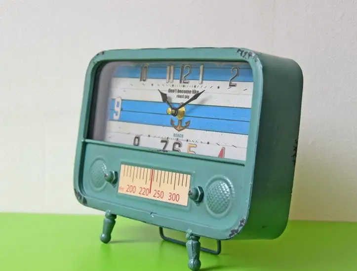Металлические часы ретро ностальгические радио железные металлические настольные часы термометр дисплей таймер Спальня Кабинет офис антикварные декоративные часы