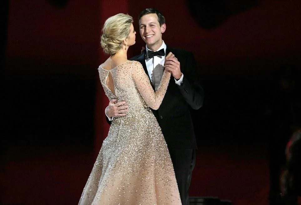 Luxuoso 2019 Formal Celebridade Vestidos A Linha