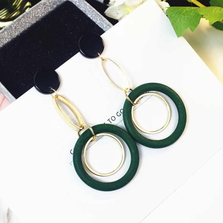 

Korean temperament exaggerated restoring ancient ways geometric woodiness geometric round ear nail joker simple tidal earring