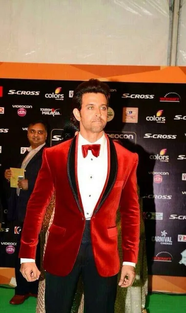 2017-Simple-Mode-Smokings-de-Mari-Revers-Cran-Hommes-Costume-Rouge-Velours-Gar-ons-D-honneur