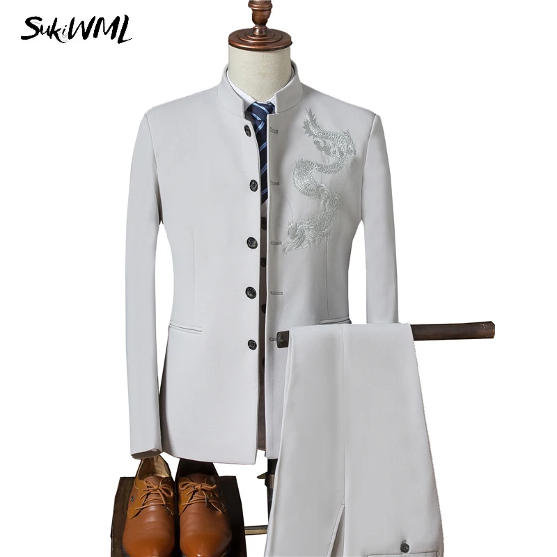 Sukiwml سترة السراويل سترة 3 أجزاء 2018 موضة terno masculino القياسية طوق الرجال الدعاوى التطريز التنين زفاف العريس M-3XL