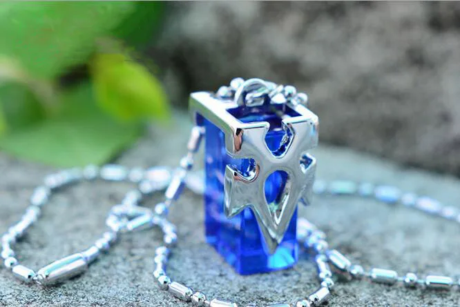 

2016 New Cool Anime Sword Art Online Kirito Asuna Yuki Blue Metastasis Crystal Necklace