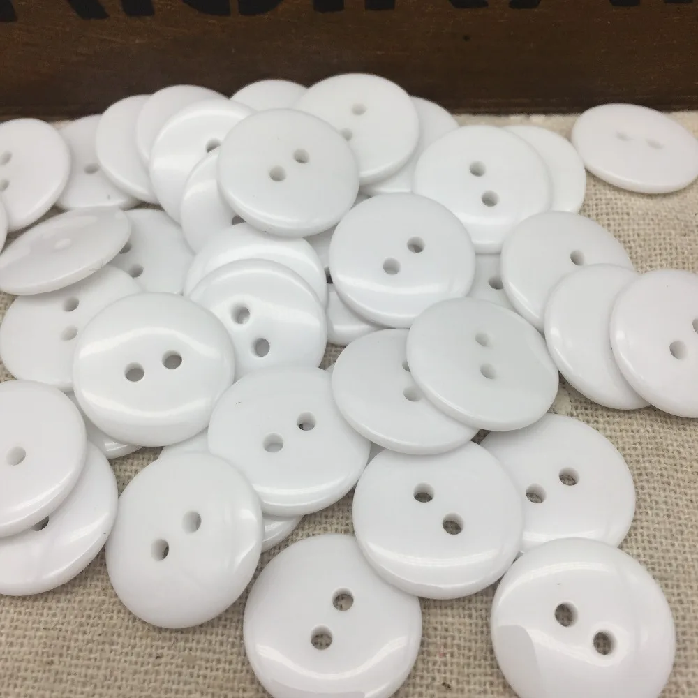

100pcs 20mm/23mm Resin Buttons Round 2 Holes Sewing For Garment Accessories Black or White Color