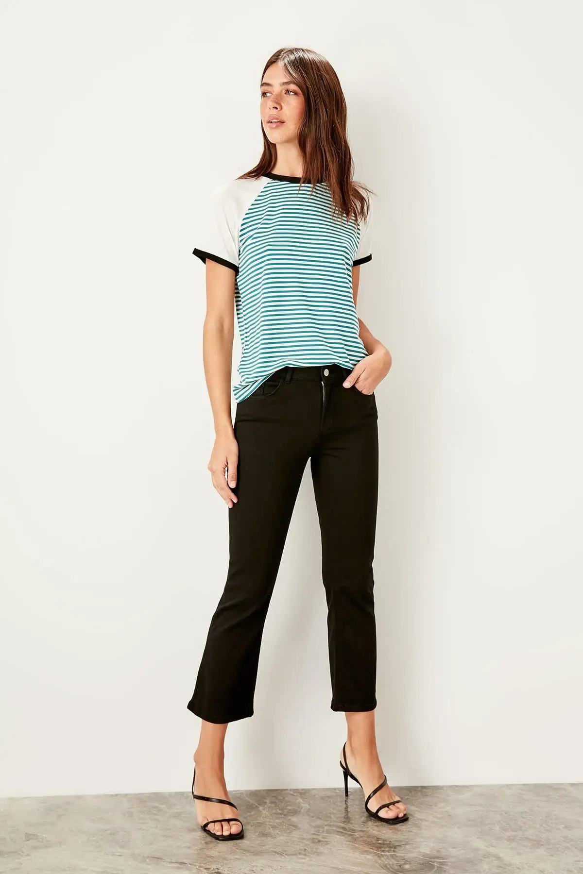

Trendyol Black Normal Waist Jeans TWOSS19RY0025