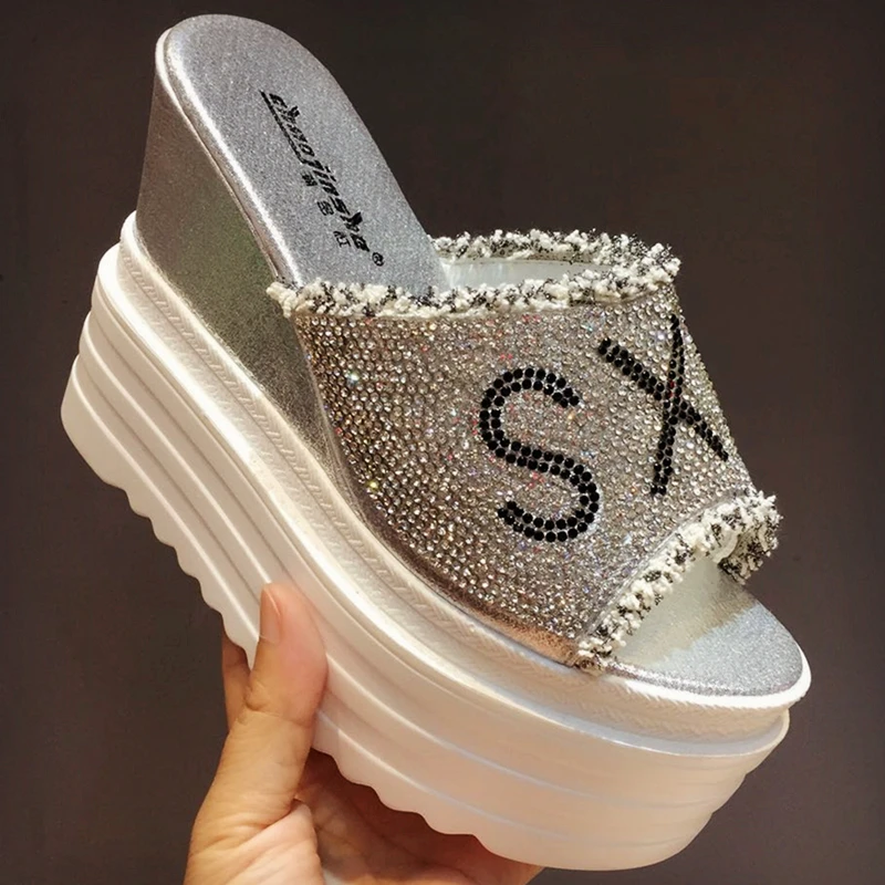 

Summer fashion wear women's slippers 2019 new Korean high-heeled platform sponge cake thick-soled sandals and slippers