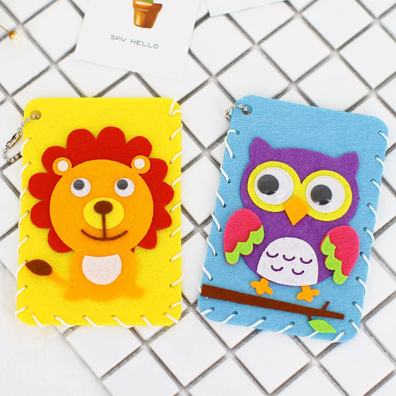

Cartoon DIY Card sleeve Non-woven Bus Card Bag Pendant Handmade Toy Material Package for Children Braided Sticker toys Gift 2PCS