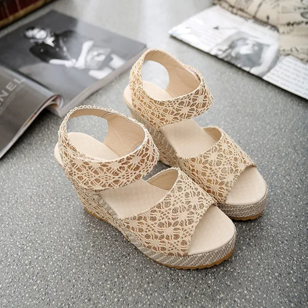 3376 Beige Женские босоножки; Новинка года; модные летние сандалии-гладиаторы на танкетке с кружевом; женские шлепанцы с открытым носком на застежке-липучке; однотонная женская повседневная обувь - Цвет: 3376 Beige