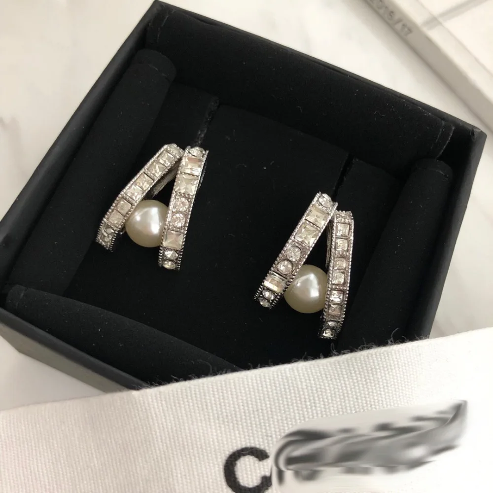 

Jewelry New Brand Design Pearl Stud Earrings For Women 2019 New Accessories Piercing Solid Personalized Simple Female Earrings