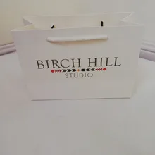 500 шт./лот, роскошная Подарочная одежда, эко-белая бумага, сумки для покупок, заказной Золотой логотип горячего тиснения для рекламы