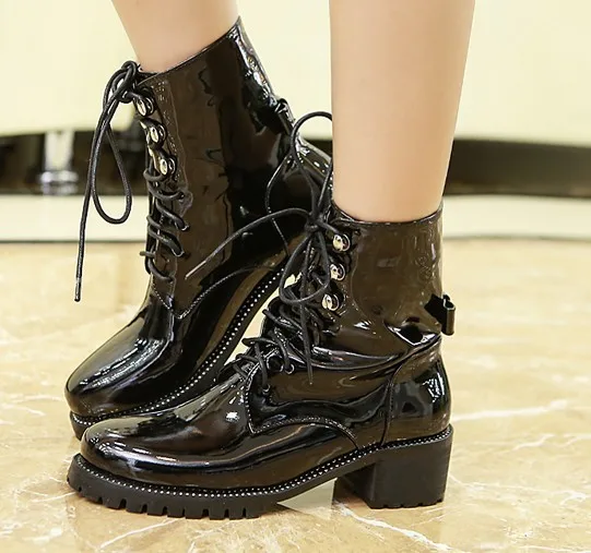 AIYKAZYSDL/женские байкерские ботильоны в байкерском стиле; ботинки из искусственной лакированной кожи со стразами; обувь с бантом-бабочкой на толстом каблуке - Цвет: black