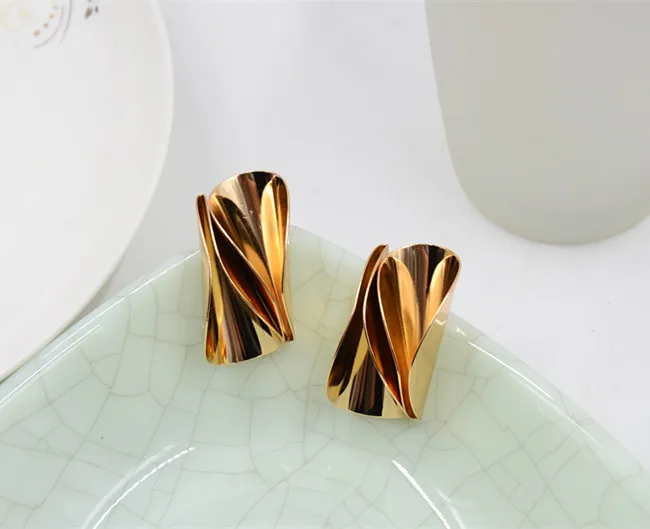 Женские серьги-гвоздики с геометрическим эффектом в стиле панк | Украшения и