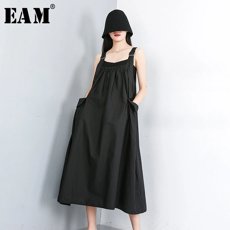 

[EAM] 2019 New Spring Summer Spaghetti Strap Pleated Split Joint Pocket Loose Temperament Dress Women Fashion Tide JW586