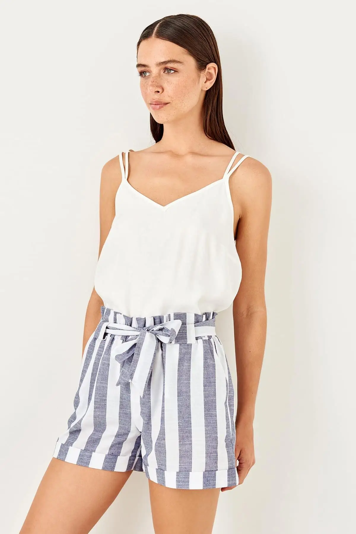 

Trendyol Blue Binding Detaylı Shorts TWOSS19GK0053