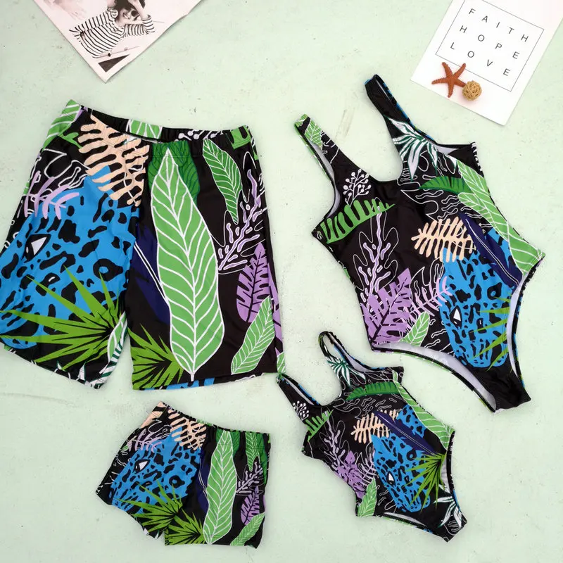 

Family Matching Swimwear Mother Father Son Daughter Swimsuit Leaf Bikini Set One-Pieces Swimsuit Men Boy Swimwear Shorts Outfits