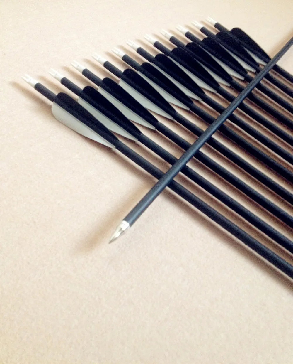 

6/12/24PCS high quality carbon arrows black and white arrow archery hunting contest for recurve bow
