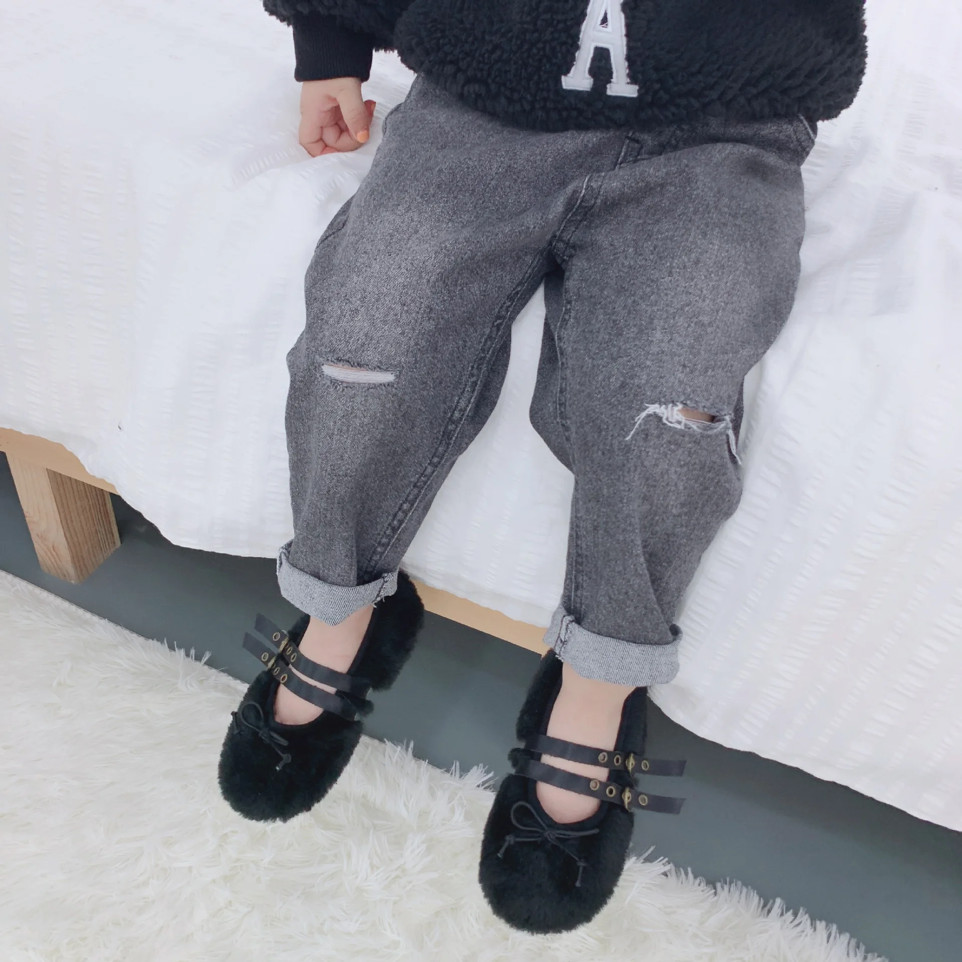 

Korean style boys fashion broken holes jeans Autumn girls casual ripped denim pants