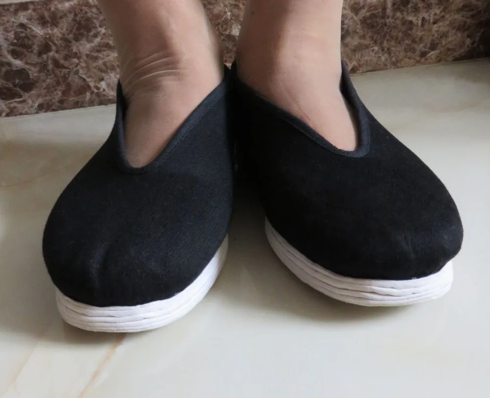 black exercise shoes