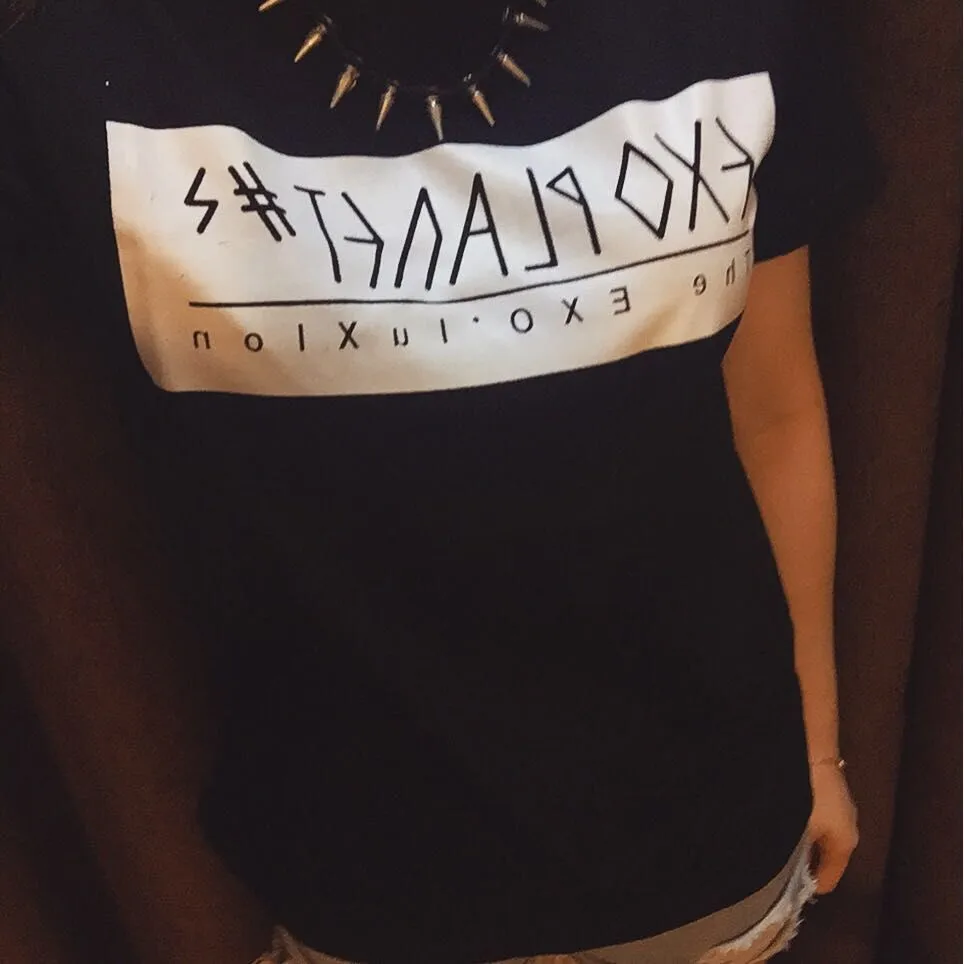 ae01.alicdn.com/kf/HTB10hESRVXXXXb_XXXXq6xXFXXXL/Venda-quente-EXO-mulheres-camiseta-2016-Da-Estrela-do-Mesmo-Par-grafo-ver-o-100-mulher.jpg