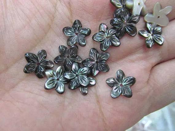 5 pointed shell 100pcs 6 8 10 12mm Genuine MOP Shell ,Pearl Shell filigree florial flower Carved yellow white black micharmed be