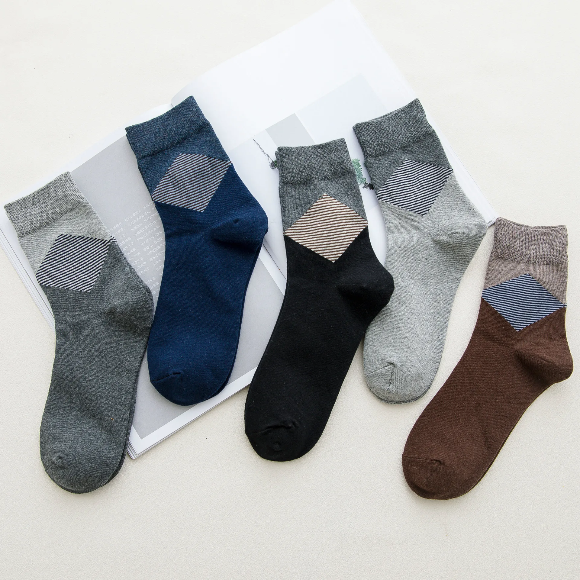 

Autumn and Winter Simple Korean Version of Men's Diamond Check Business Cotton Socks men