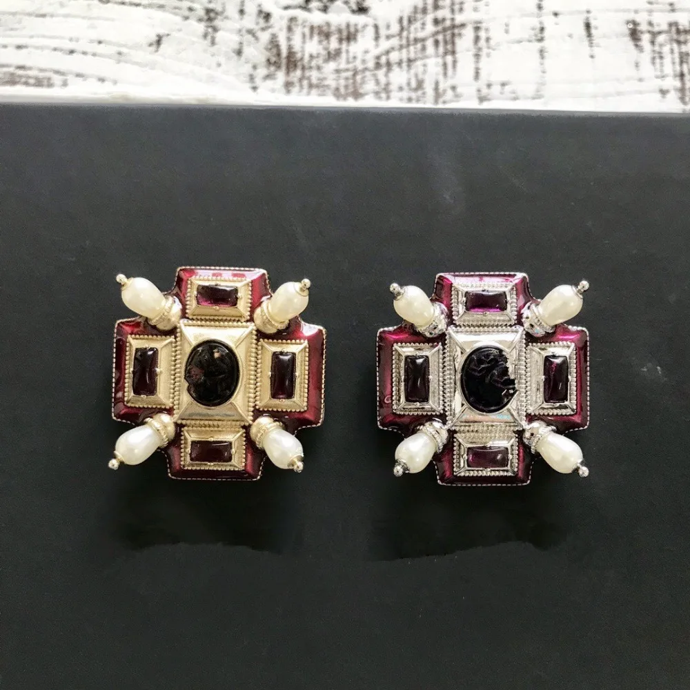 

2019 New Brand Fashion Jewelry For Women Luxury Stone Brooches Party Sweater Brooche Signature C Name Stamp Logo