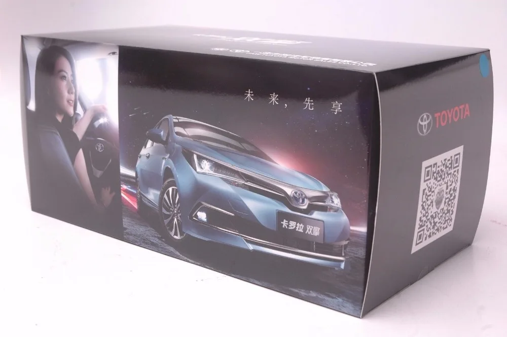 Toyota Corolla Hybrid 2015 car model in scale 118 (2)