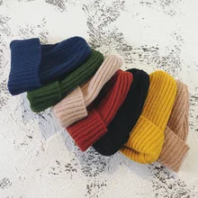 Распродажа модных осенне-зимних красных вязаных шапок Новые простые классические плотные теплые шапки для женщин и мужчин