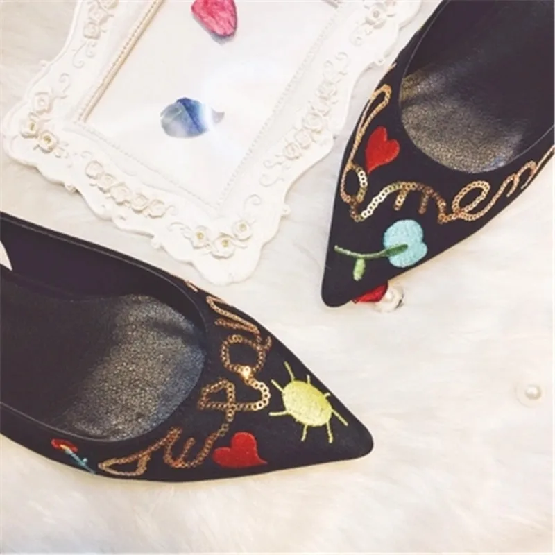 

spring and autumn new pointed high-heeled shoes with a buckle asakuchi single shoes embroidered retro shoes
