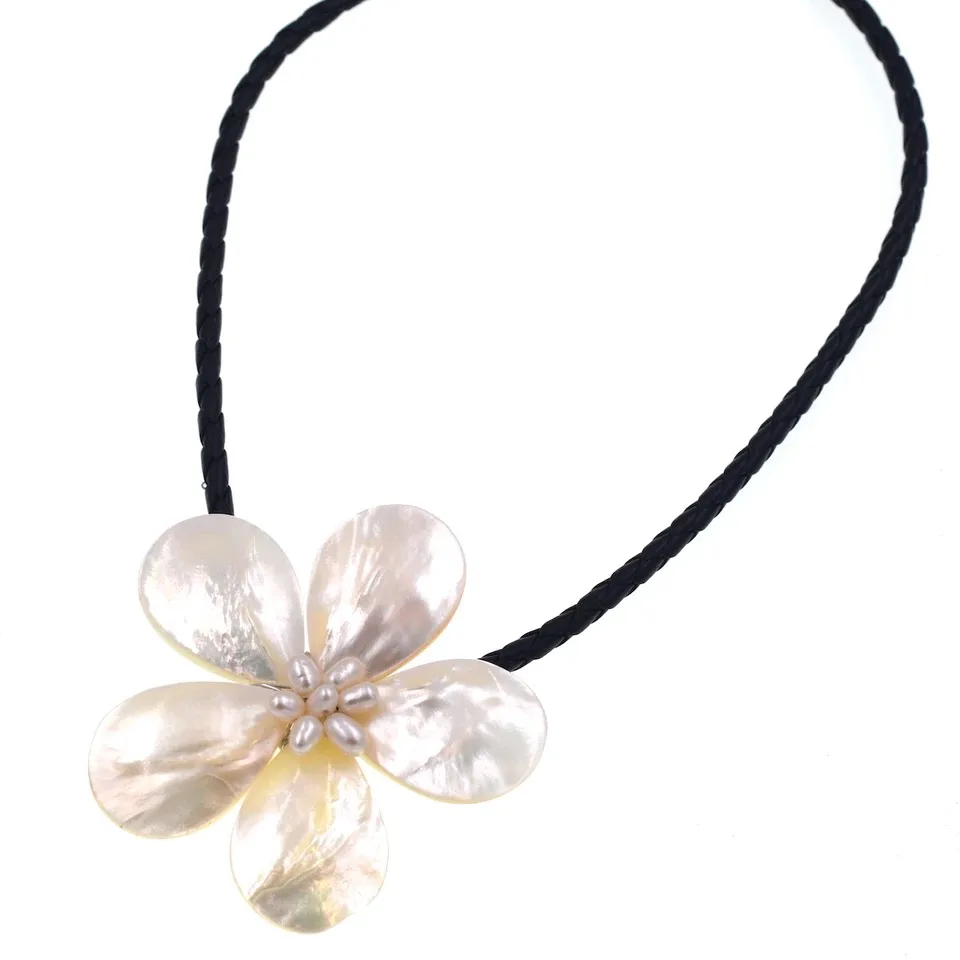 

Single Big White Sea Shell Floral Pendant Natural Freshwater Cultured Pearls Necklace Handmade Flower Necklaces For Women