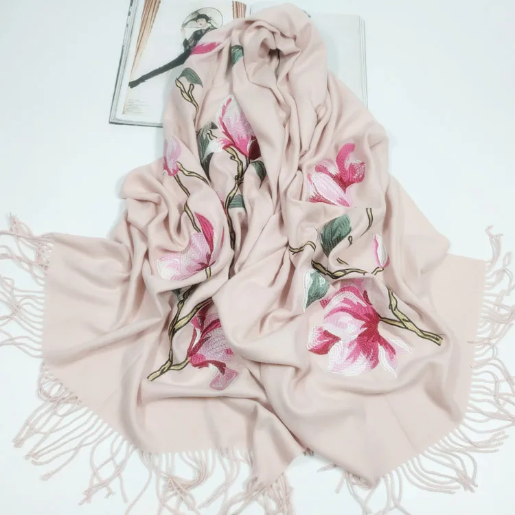 Высокое качество вышивка шарф платки Леди искусственного кашемира теплая накидка Национальный Стиль Цветочный Ленточки шаль шарфы 70x200 см