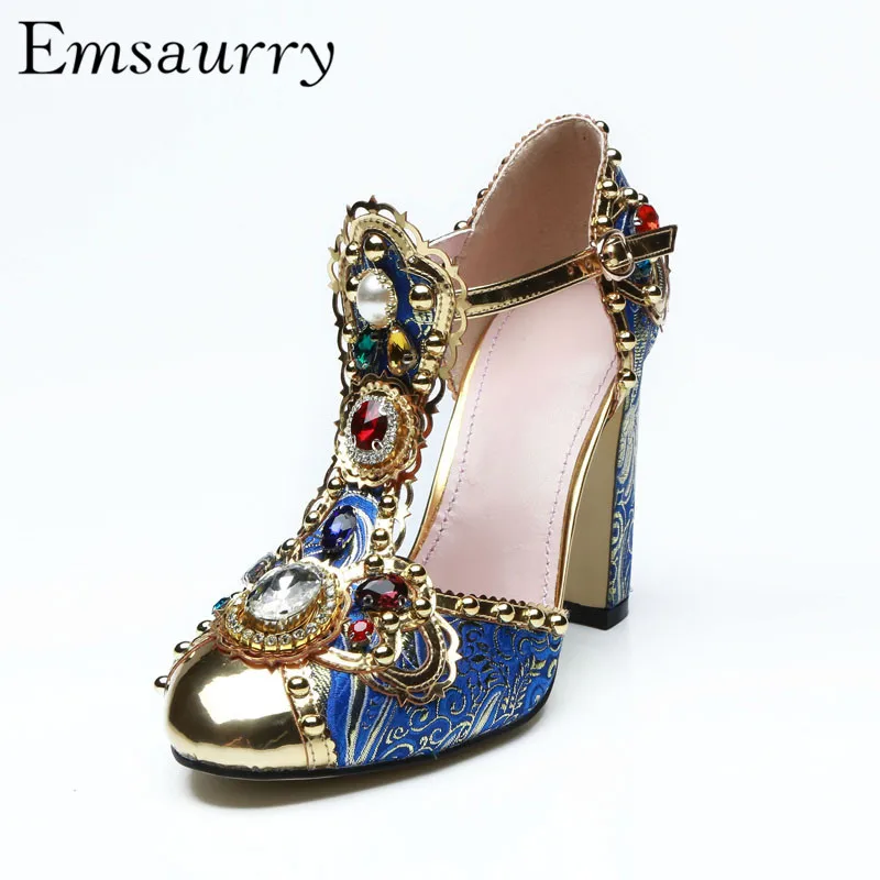 

Retro Style Diamond Lady Pumps Square Chunky Heel T-strap Round Toe Metal Decor Gold Embroidery High Heel Shoes Woman