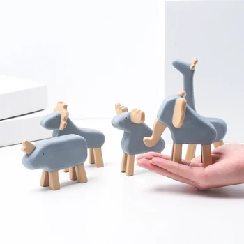 

Cartoon Animals Resin Miniature Crafts Elk Lions Rhinoceros Giraffe for Desk Decoration TB Sale