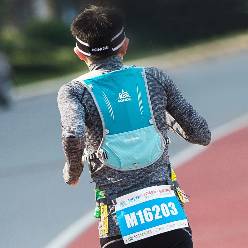 AONIJIE hombres mujeres corriendo mochila al aire libre de Deportes de pista de carreras de senderismo maratón Fitness hidratación chaleco paquete 1.5L bolsa 500 ml hervidor de agua - 3