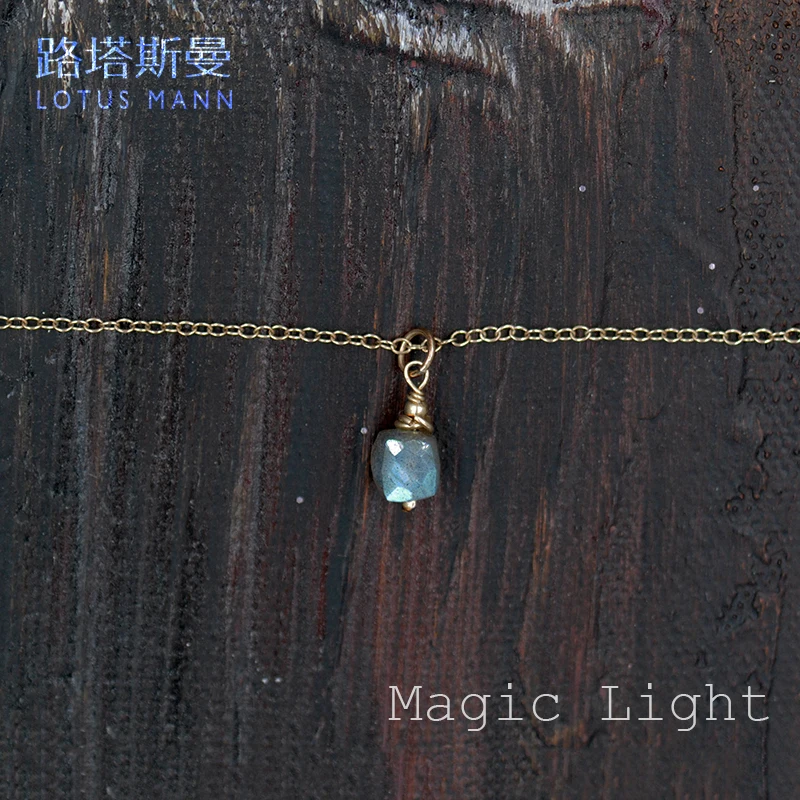 

Lotus Mann Glitter stone, adzuki bean square pendant, golden necklace, two in