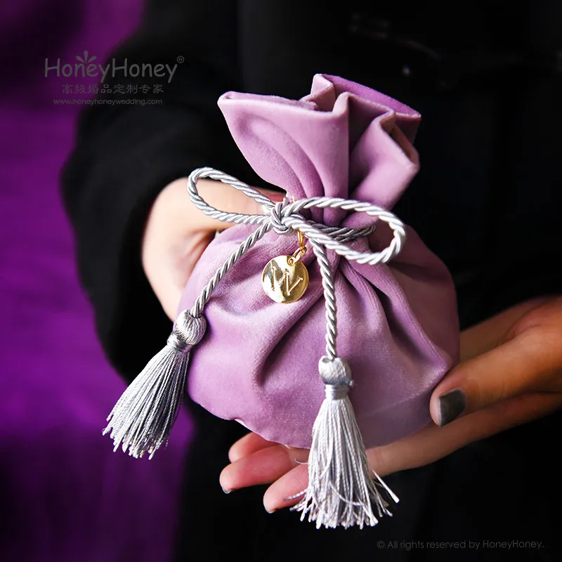 

Luxury Purple Wedding Candy Boxes Gift Pouches With Strings Tags Velvet Candy Bags Birthday Wedding Gift Bag Wrapping Supplies
