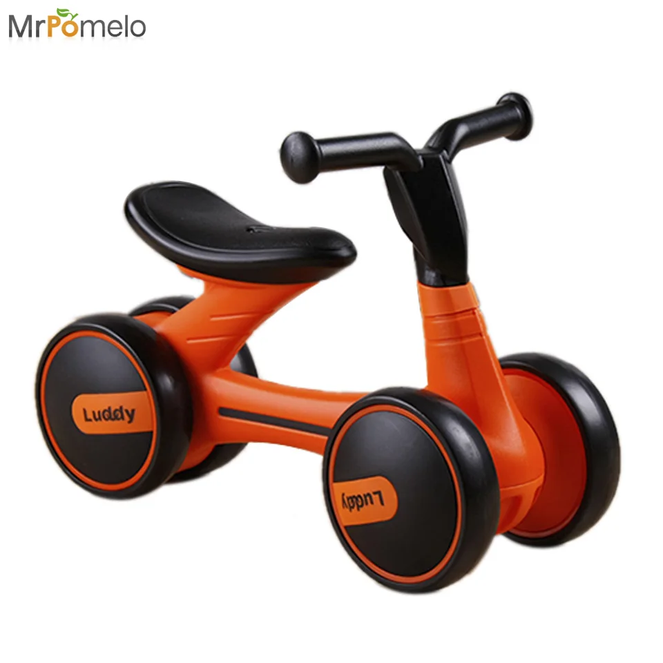 triciclo de cuatro ruedas