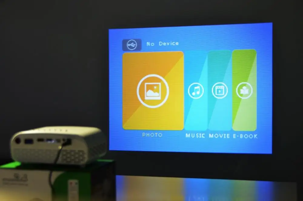 simplebeamer_mini_led_portable_micro_projector_image_GP802A_ (1)