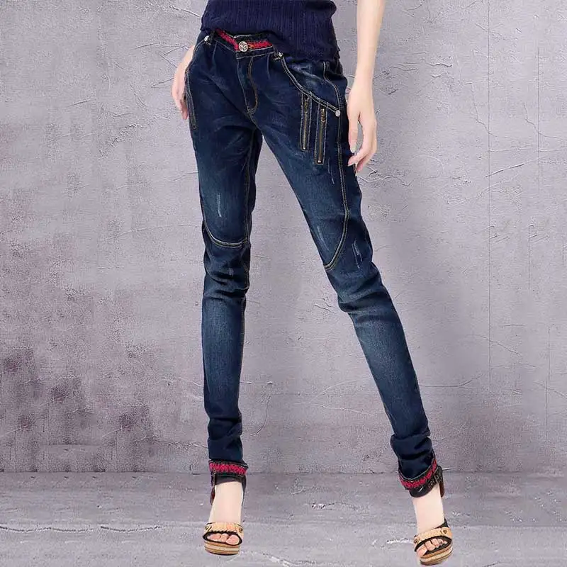 ARTKA Women Jeans With Embroidery Vintage Trousers Women 2018 Skinny Jeans Denim Pencil Pants Plus Size Elastic Jeans KN12621D