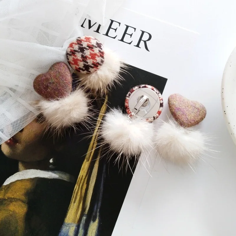 

Korean Simple Autumn and Winter Warm Hairball Clip Earrings Women Girl Fashion Temperament Lattice Asymmetry Jewelry Accessories