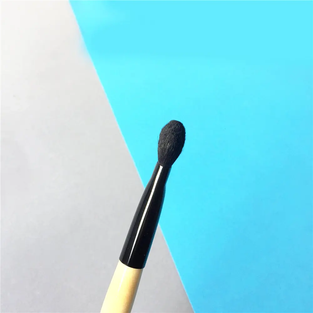 Bobbi Brown Eye Sweep Brush _ 3
