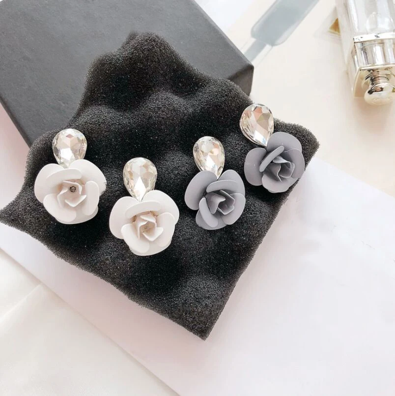 

Women's Crystal stereoscopic 3D flowers stud earrings Temperamental lovely elegant all-match fashionable simple stud Earrings