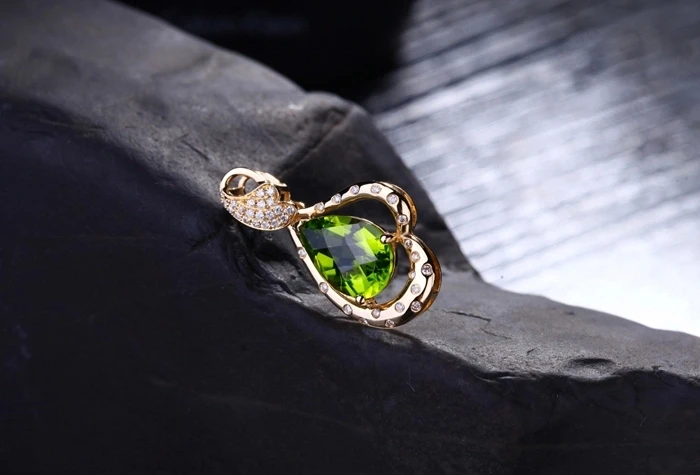 CaiMao 18KT/750 Yellow Gold 4.15 ct Natural IF peridot & 0.20 ct Full Cut Diamond Engagement Gemstone Pendant Jewelry