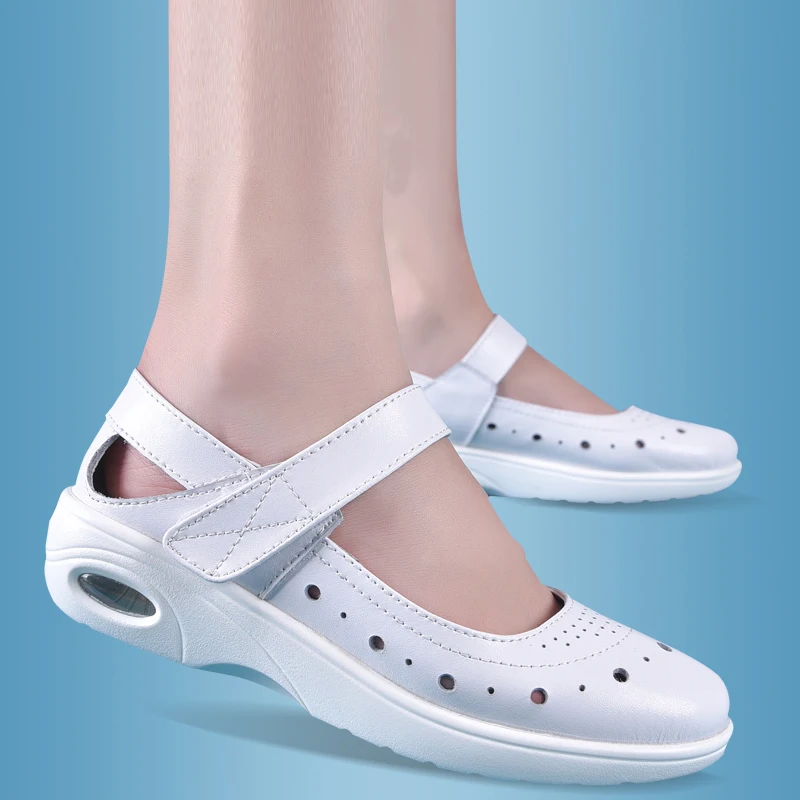 Мягкие рабочие туфли для медсестры женские с подушечкой сандалии на плоской подошве летняя Больничная дышащая медицинская обувь на танкетке