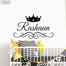 Stizzy Наклейка на стену Корона принца персонализированные имя Виниловые наклейки на стену для Детская комната для мальчиков подарок Home Decor пользовательское имя искусственные поделки без отверстий, B727