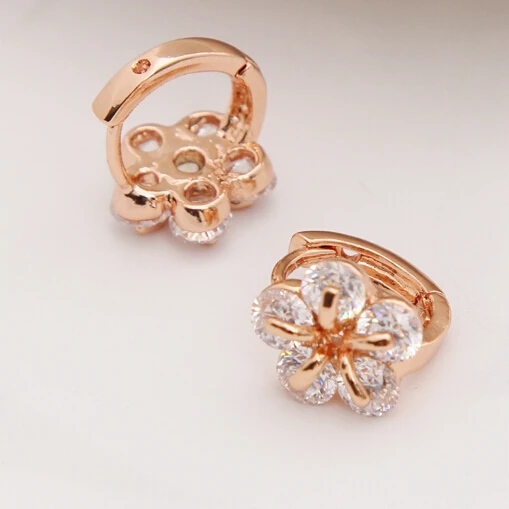 

Luxuxy Golden Hoop Earring Girl's Clear Zircon Earring Brilliant Flower Design Earring For Wedding
