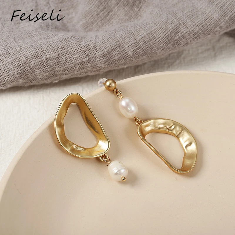 

Feiseli Imitation Freshwater Pearl Asymmetric Combination Dangle Earring For Ladies Elegant Fashion Wedding Banquet Earring