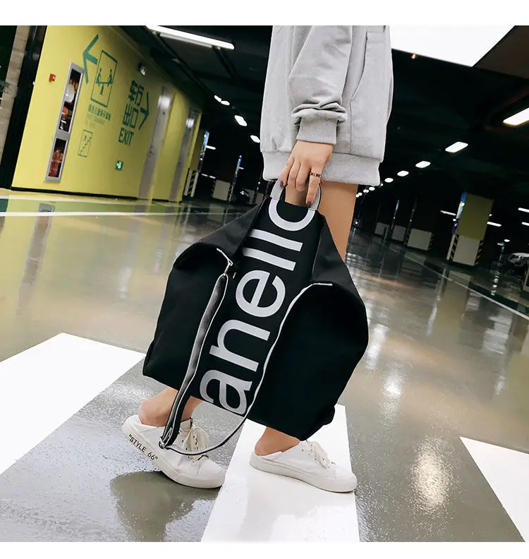 

Canvas bag female 2019 new wave Korean version of the fashion letter handbag large capacity student wild shoulder Messenger bag