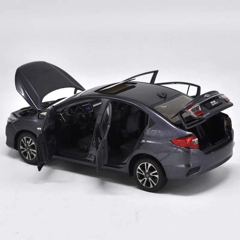 Модель автомобиля литая из сплава Honda Greiz в масштабе 1:18 темно фиолетовая
